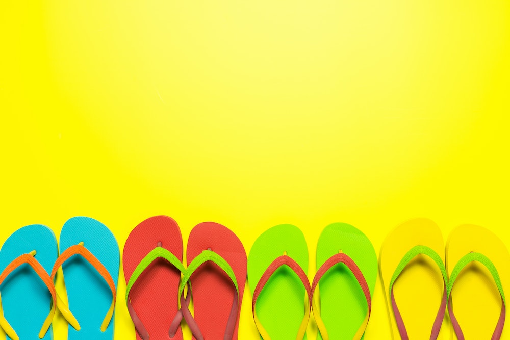 Comment les marques de tongs gèrent l'authenticité du produit