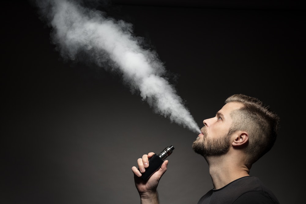 Ouvrir son magasin de cigarettes électroniques : une aventure entrepreneuriale à portée de main