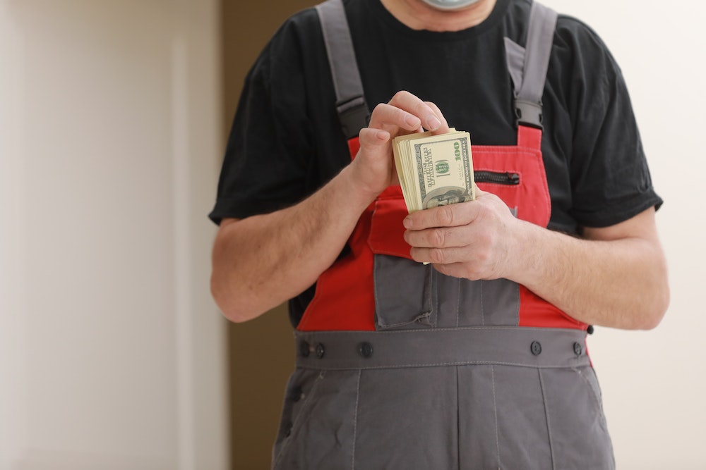 Salaire brut de 2400 euros net : quels avantages sociaux pour le salarié ?