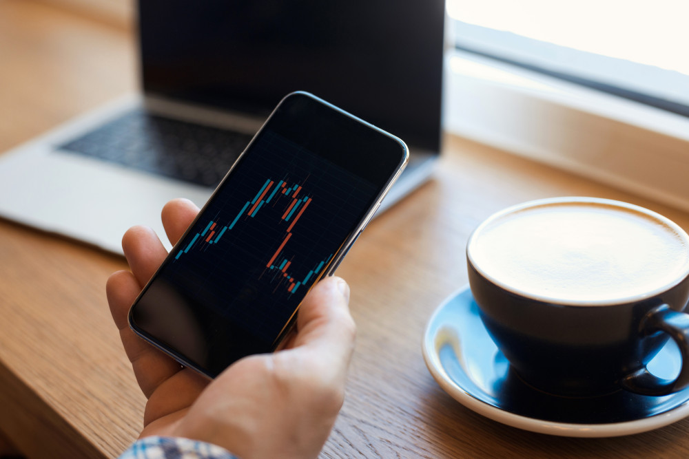 Les atouts du broker en ligne pour le trader indépendant : une révolution pour les investisseurs