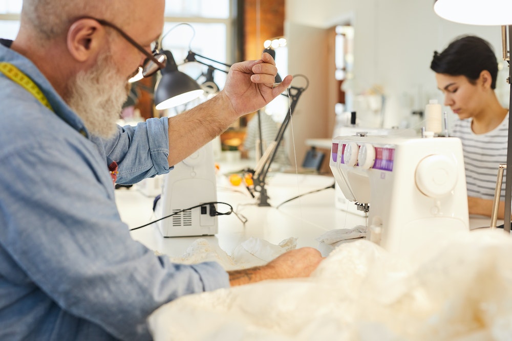 Cumuler les statuts de salarié et de micro-entrepreneur : un choix judicieux pour diversifier ses revenus